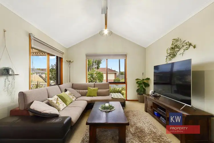 Second view of Homely house listing, 7 Giffard Court, Morwell VIC 3840
