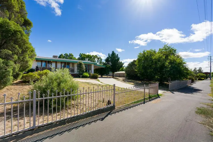 24 Maldon Road, Mckenzie Hill VIC 3451