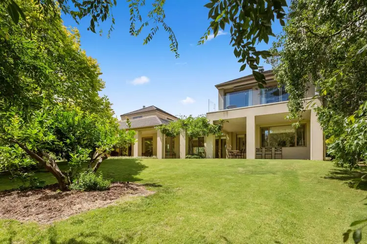 2 Elm Court, Mount Eliza VIC 3930