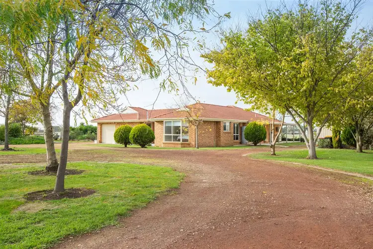 812 Hopkins Highway, Grassmere VIC 3281