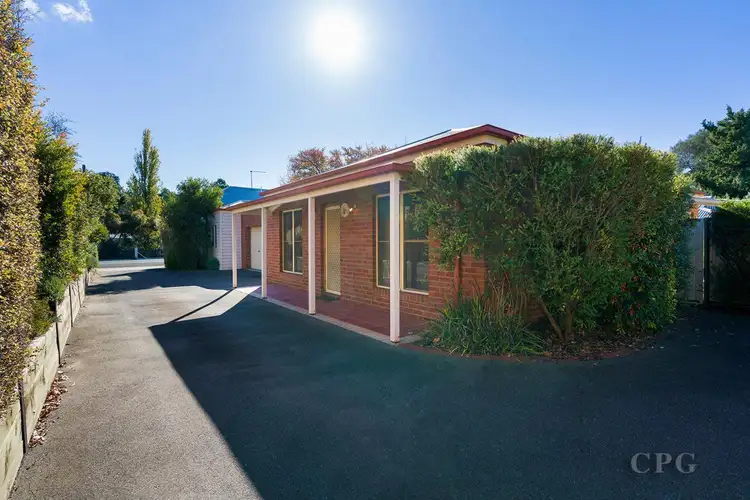 Main view of Homely unit listing, 2/37 Johnstone Street, Castlemaine VIC 3450