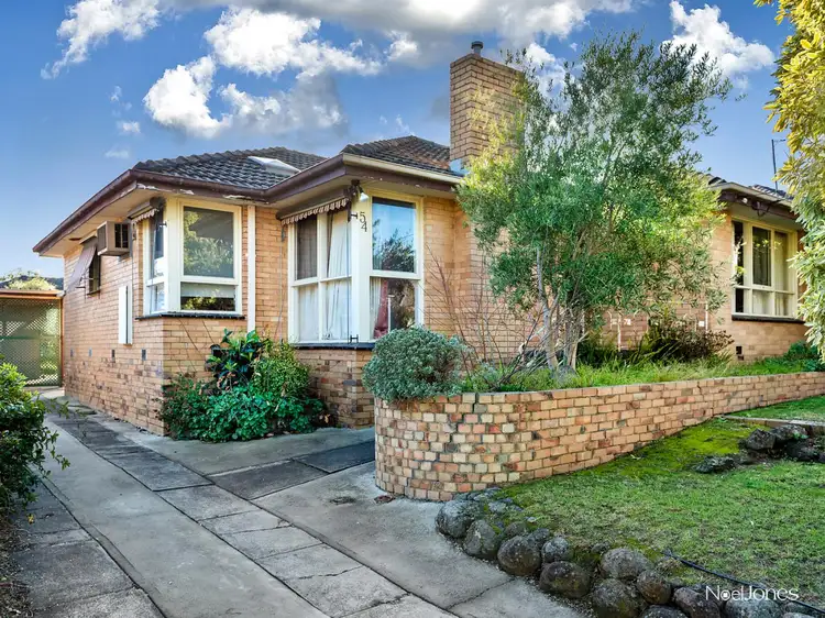 54 Hilltop Crescent, Burwood East VIC 3151