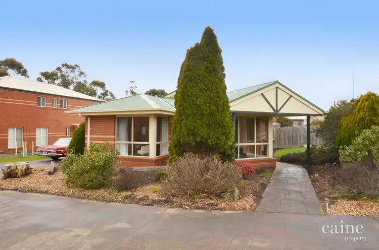 9/104-106 Whitehorse Road, Mount Clear VIC 3350