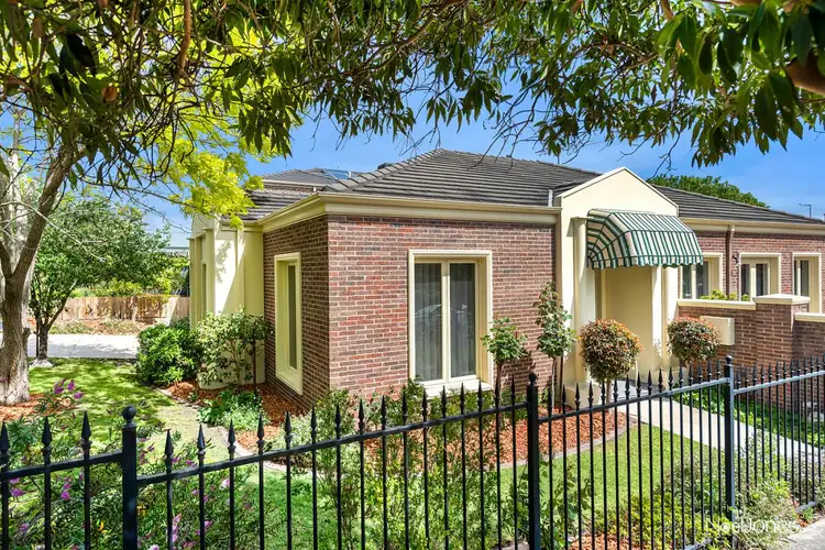 6 Como Avenue