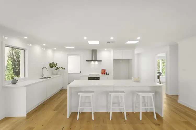 2 Camborne Avenue, Mount Eliza VIC 3930