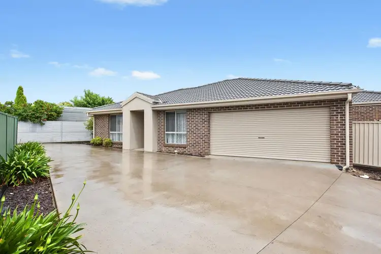 2/47 Pauls Crescent, Wendouree VIC 3355