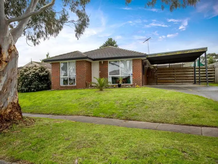 11 Godwin Crescent, Cranbourne North VIC 3977