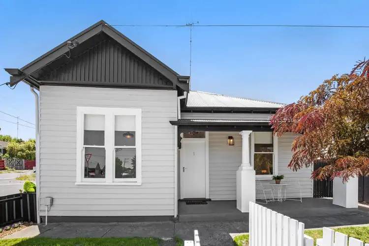 1 Napier Street, Black Hill VIC 3350