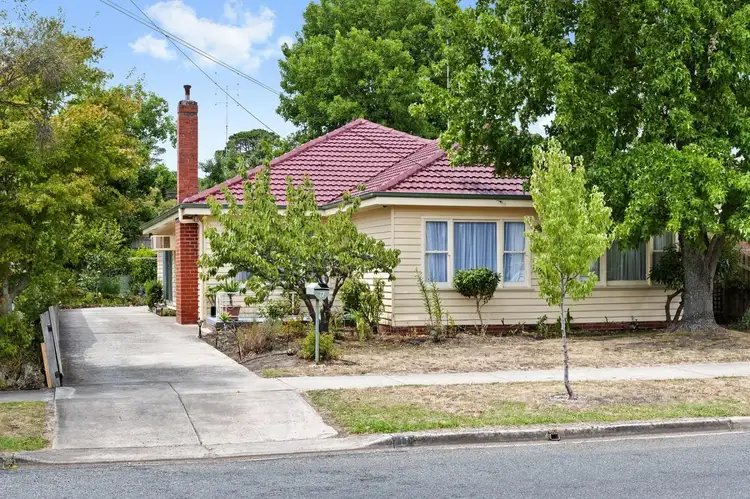 17 Longley Street, Alfredton VIC 3350