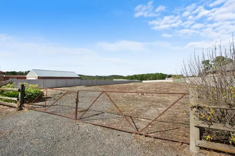 42 Vickers Street East, Sebastopol VIC 3356