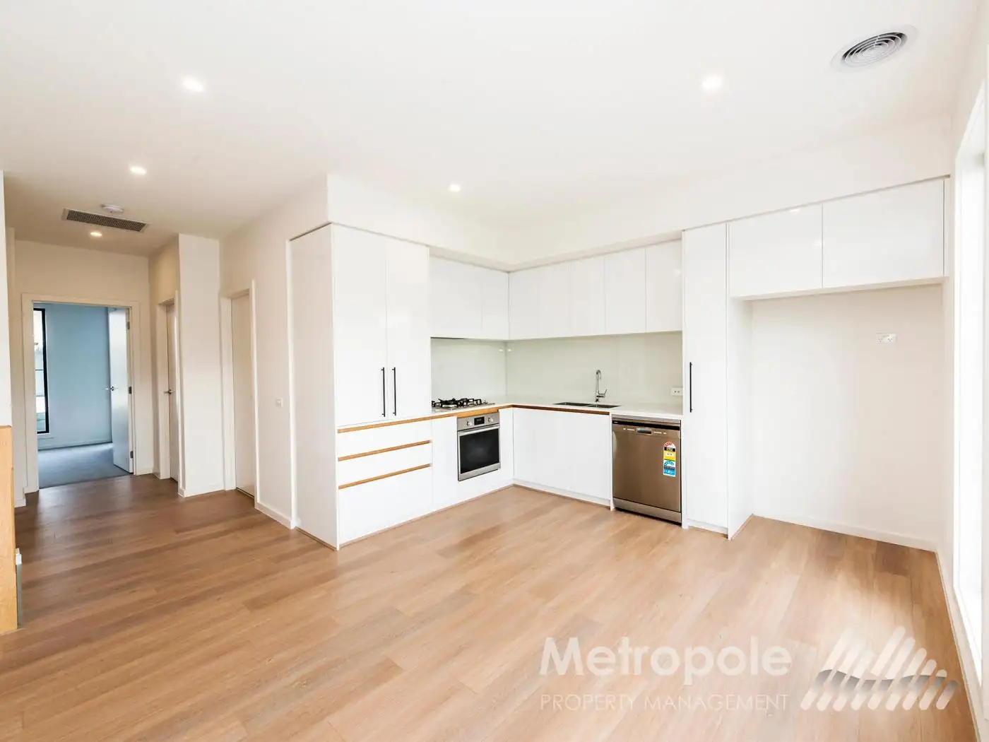 Main view of Homely townhouse listing, 16 Mulberry Grove, Keysborough VIC 3173