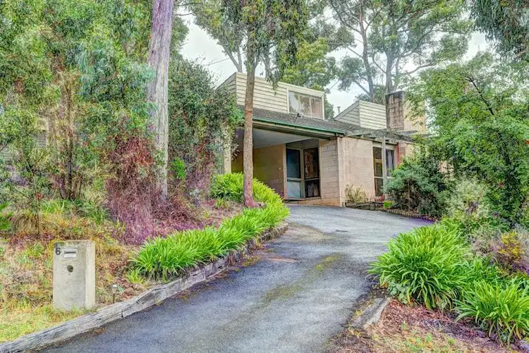 6 Pindari Drive, Mount Clear VIC 3350
