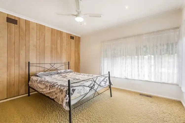 Fifth view of Homely house listing, 2 Burgundy Crescent, St Albans VIC 3021
