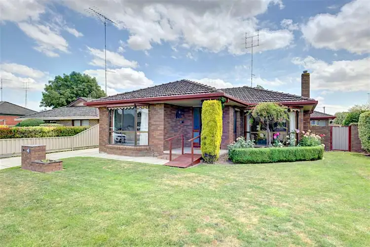 15 Shaw Avenue, Wendouree VIC 3355