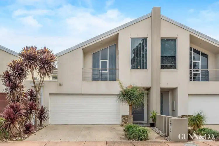 82 Middle Park Drive, Sanctuary Lakes VIC 3030