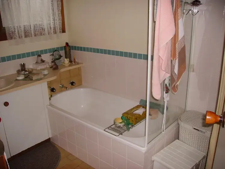 Fifth view of Homely unit listing, Unit 2/9 Elgin Street, Morwell VIC 3840