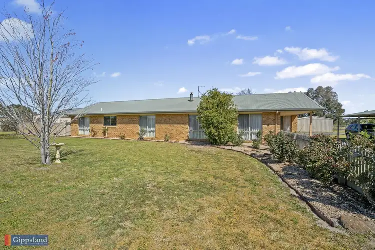 25 Llowalong Road, Stratford VIC 3862