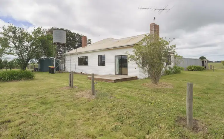 490 Hamilton Highway, Mortlake VIC 3272