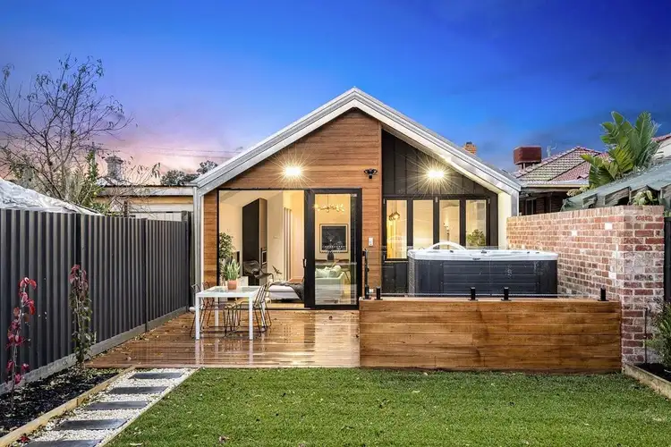 7 Collingwood Road, Newport VIC 3015
