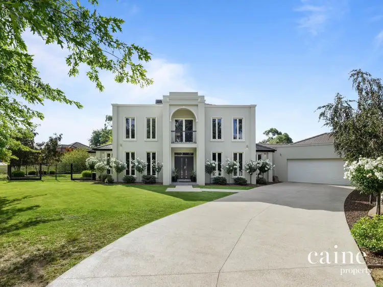 26 St Glens Way, Lake Gardens VIC 3355