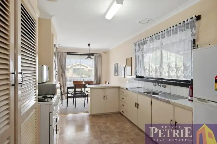 Fifth view of Homely house listing, 2 Glenda Street, Wendouree VIC 3355