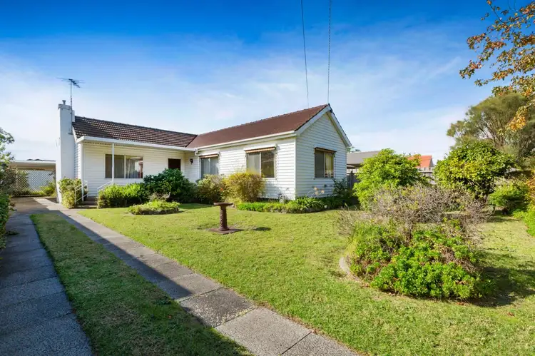 17 Robinsons Road, Seaford VIC 3198