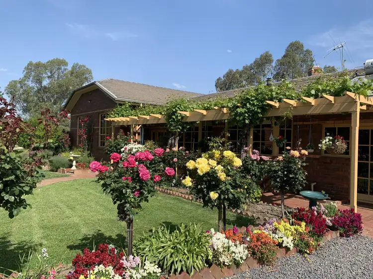 7 Creswick-Newstead Road, Newstead VIC 3462