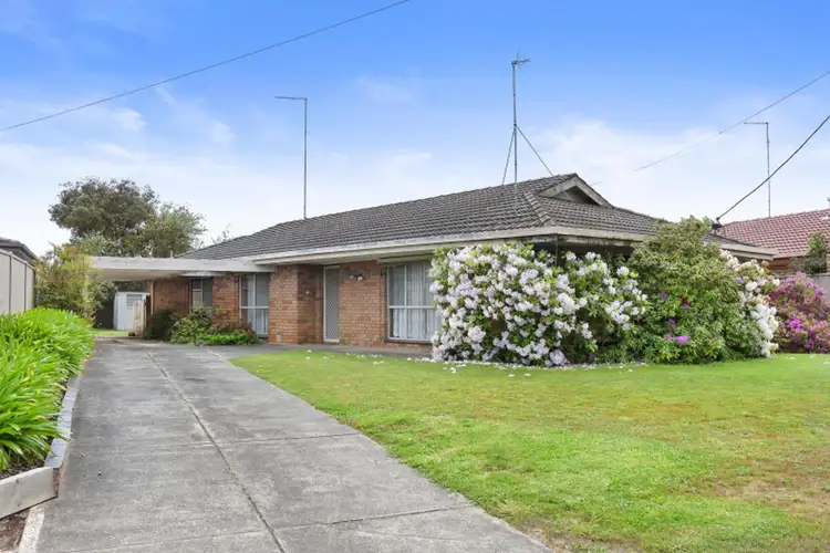 10 Marilyn Street, Wendouree VIC 3355