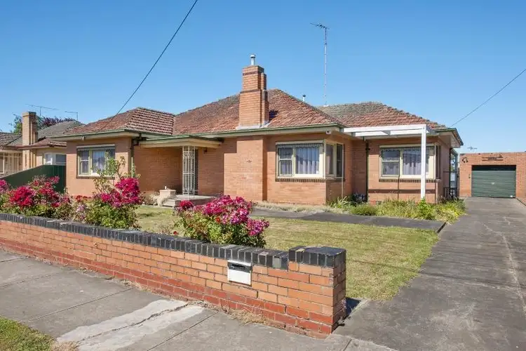 10 Lake Street, Wendouree VIC 3355