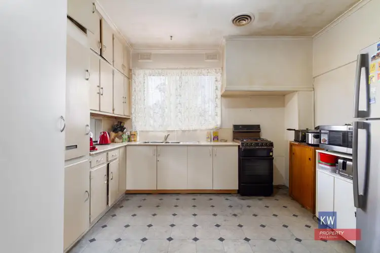 Fifth view of Homely house listing, 2 Maurice Ct, Morwell VIC 3840