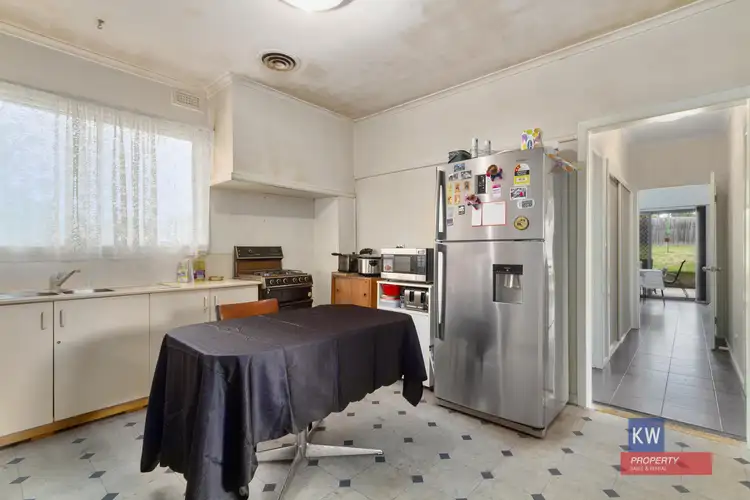 Seventh view of Homely house listing, 2 Maurice Ct, Morwell VIC 3840