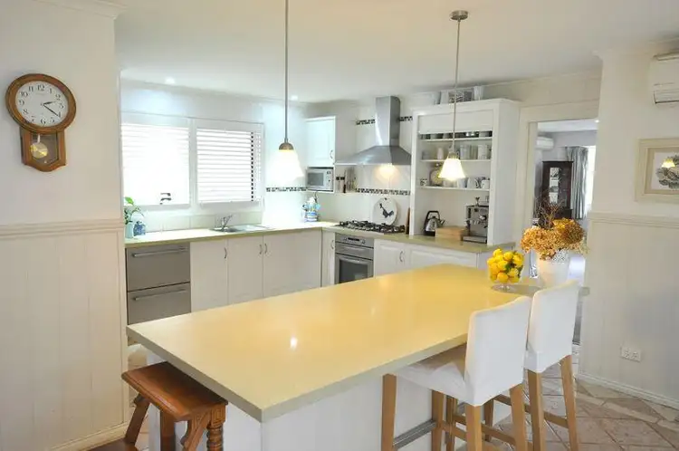 Sixth view of Homely house listing, 5 Massimo Court, Drouin VIC 3818