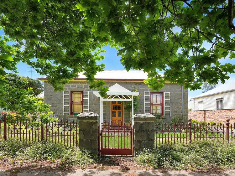 30 Burns Street, Hamilton VIC 3300