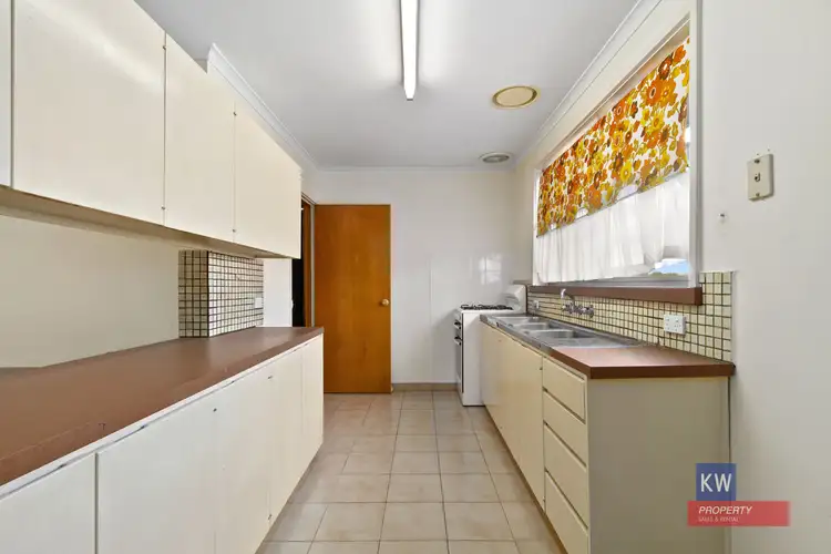 Fifth view of Homely house listing, 2 Blackwood Cres, Churchill VIC 3842