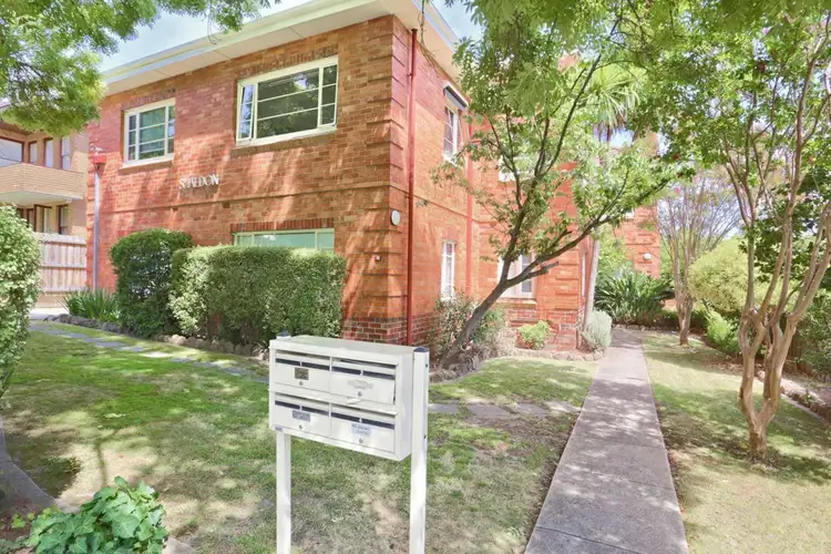 12 Chastleton Avenue
