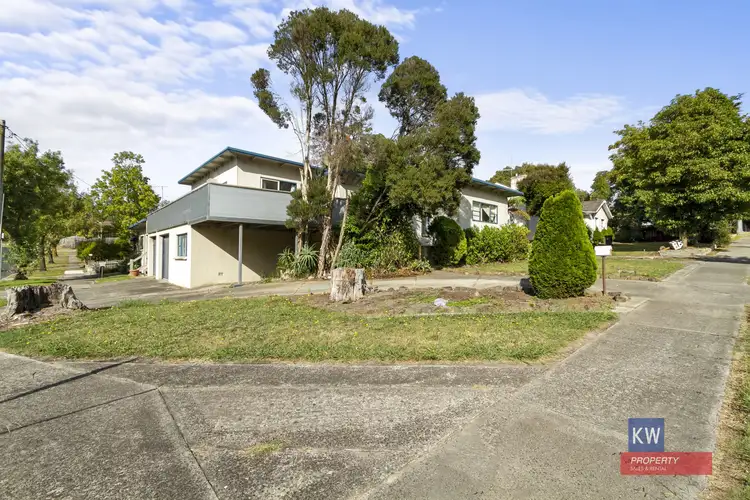 Units 1-3/6 Crinigan Road, Morwell VIC 3840