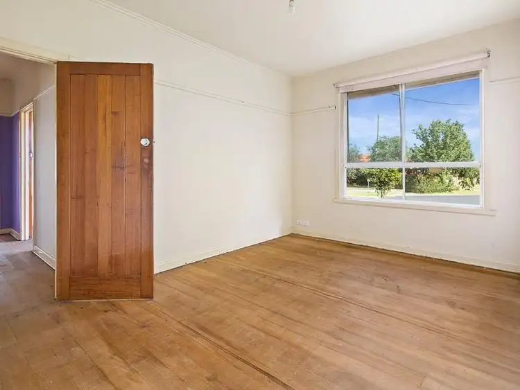 Fourth view of Homely house listing, 8 Erica Court, Bellfield VIC 3081