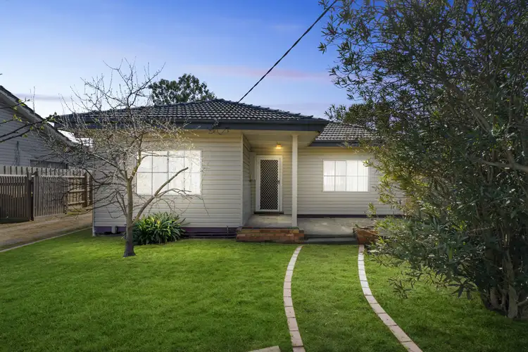 13 Maffra Road, Heyfield VIC 3858