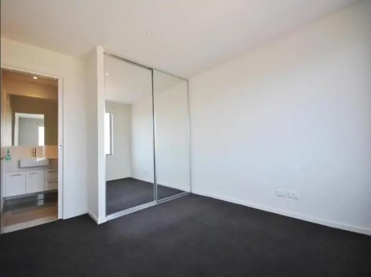 Fourth view of Homely apartment listing, 15/4a Lansdowne Road, St Kilda East VIC 3183