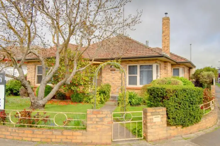 215 Dowling Street, Wendouree VIC 3355