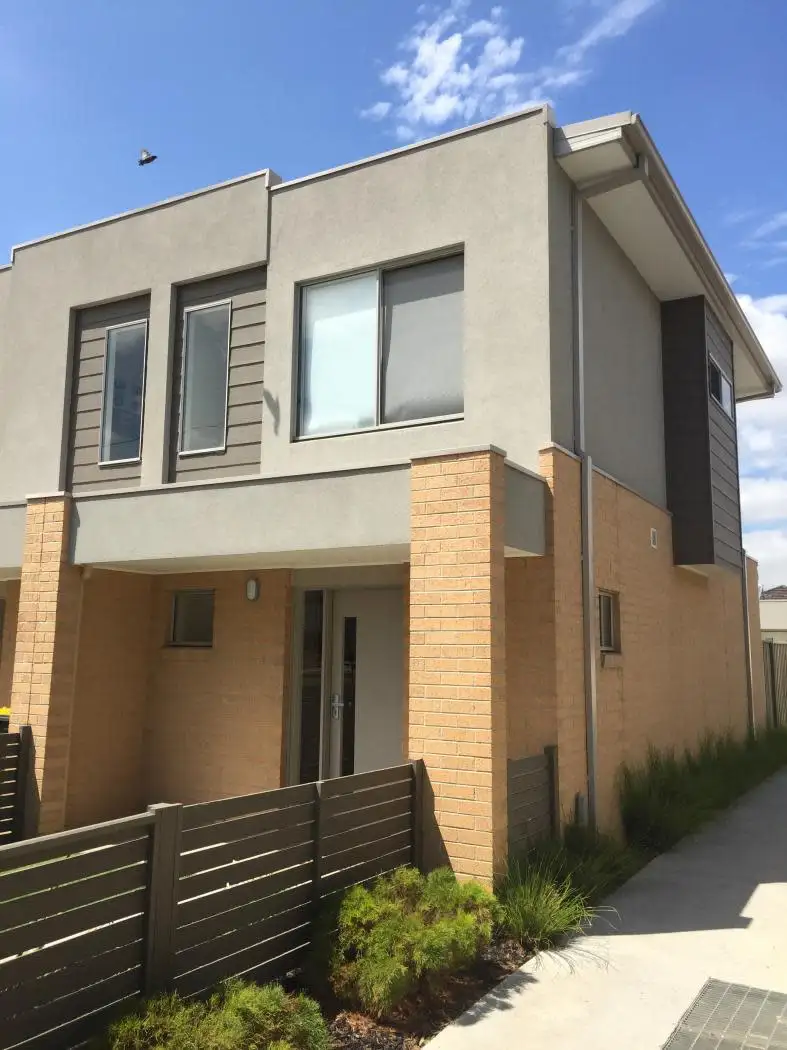 Main view of Homely townhouse listing, 2/125 Fox Street, St Albans VIC 3021