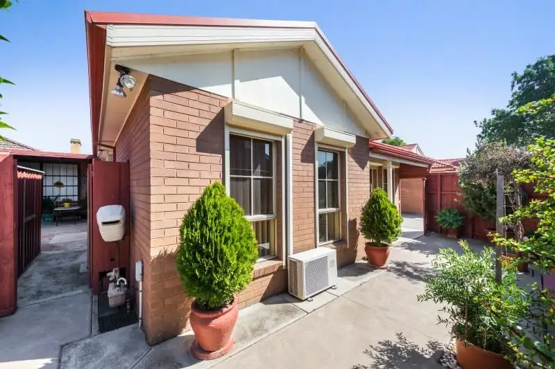 Main view of Homely unit listing, 2/47 Scott Avenue, St Albans VIC 3021
