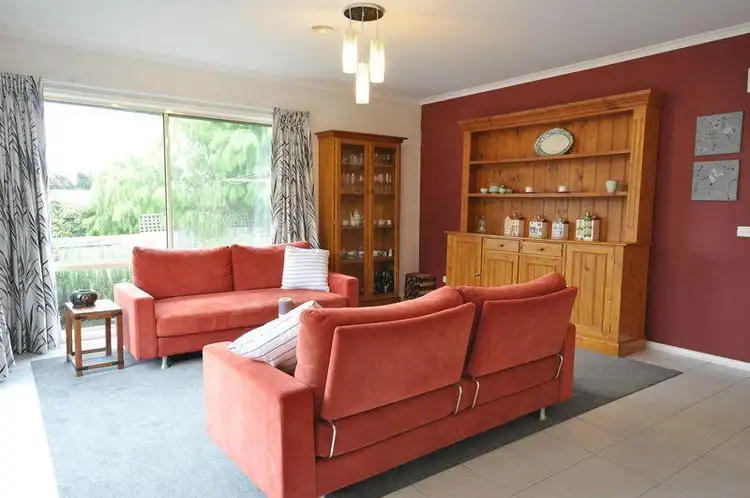 Fifth view of Homely house listing, 8 Gwinear Court, Warragul VIC 3820