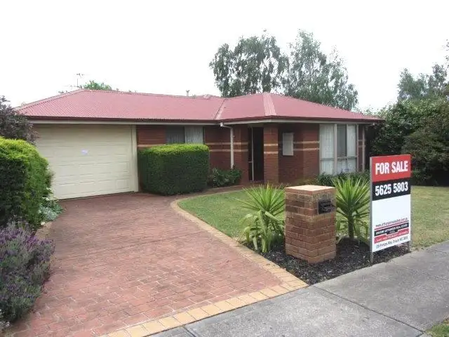 25 Outlook Drive, Drouin VIC 3818