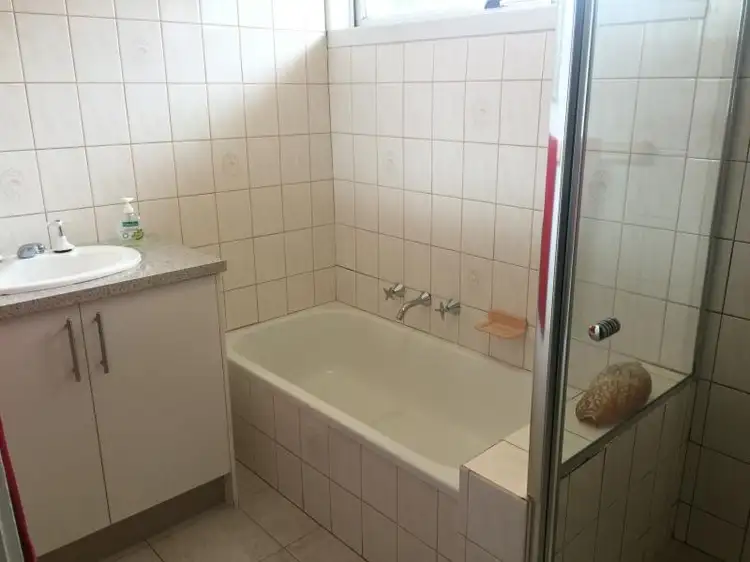 Fifth view of Homely house listing, 8 Pottenger Way, St Albans VIC 3021