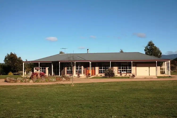 302 Portingales Lane, Romsey VIC 3434