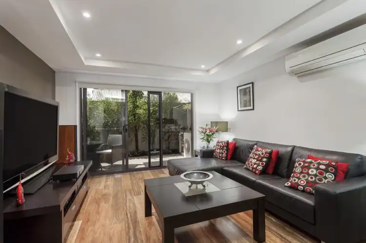 2/16 Shepparson Avenue, Carnegie VIC 3163