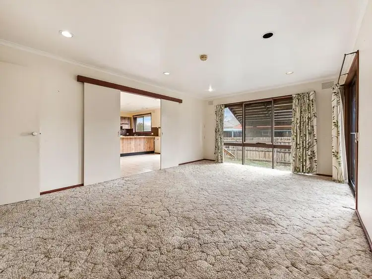 Sixth view of Homely house listing, 8 Streeton Circuit, Mill Park VIC 3082