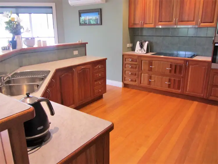 Seventh view of Homely house listing, 7 Pepperell Drive, Drouin VIC 3818