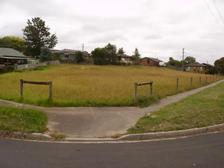 **UNDER CONTRACT5-11 Acacia Way, Churchill VIC 3842